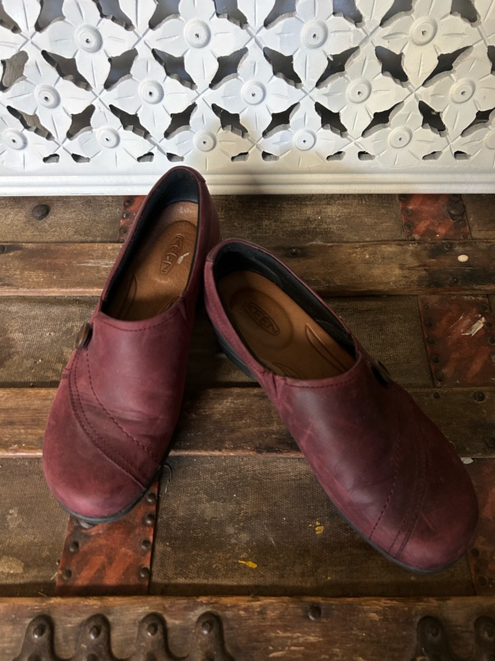Keen Women's Burgundy Leather Clogs - Slip-On Mules